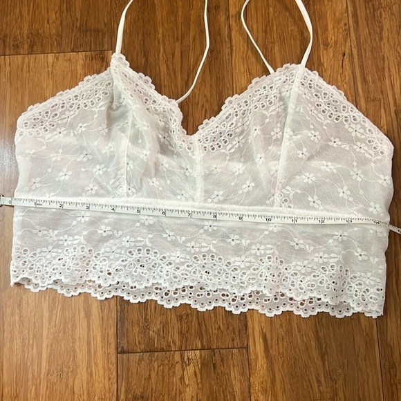 b.tempt’d white lace bralette, Sz XL, adjustable straps, lined in front, - Picture 4 of 15